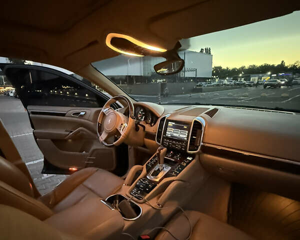 Черный Порше Каен, объемом двигателя 3.6 л и пробегом 270 тыс. км за 15000 $, фото 10 на Automoto.ua