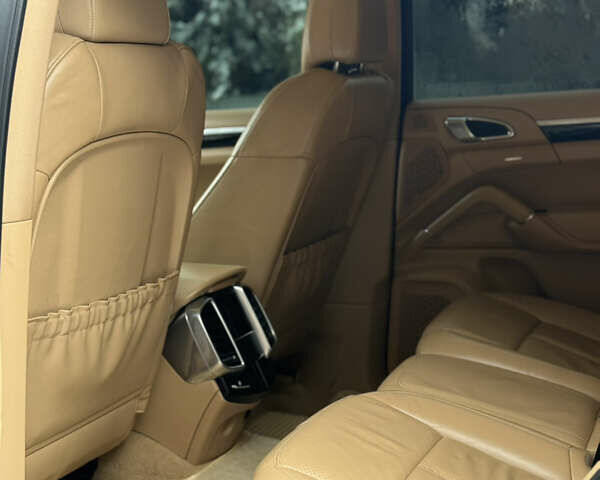 Чорний Порше Cayenne, об'ємом двигуна 3 л та пробігом 224 тис. км за 19350 $, фото 52 на Automoto.ua