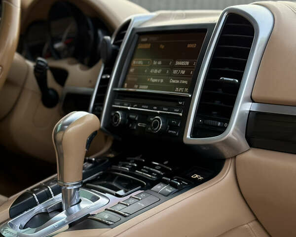 Черный Порше Каен, объемом двигателя 3 л и пробегом 222 тыс. км за 20499 $, фото 56 на Automoto.ua