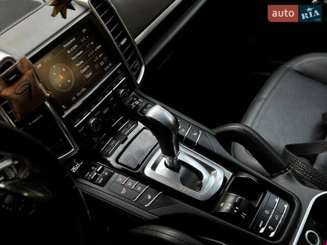 Чорний Порше Cayenne, об'ємом двигуна 4.8 л та пробігом 197 тис. км за 16400 $, фото 8 на Automoto.ua