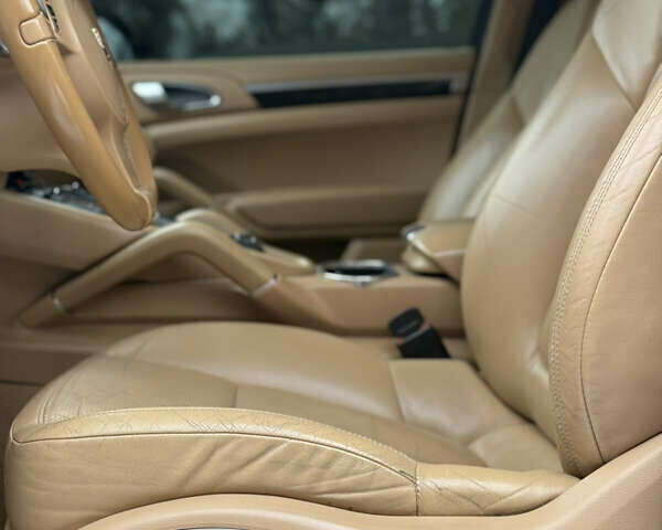 Чорний Порше Cayenne, об'ємом двигуна 3 л та пробігом 224 тис. км за 19350 $, фото 46 на Automoto.ua