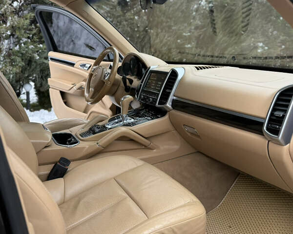 Чорний Порше Cayenne, об'ємом двигуна 3 л та пробігом 224 тис. км за 19350 $, фото 35 на Automoto.ua