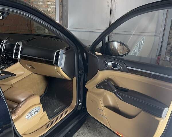 Черный Порше Каен, объемом двигателя 3 л и пробегом 185 тыс. км за 29999 $, фото 17 на Automoto.ua