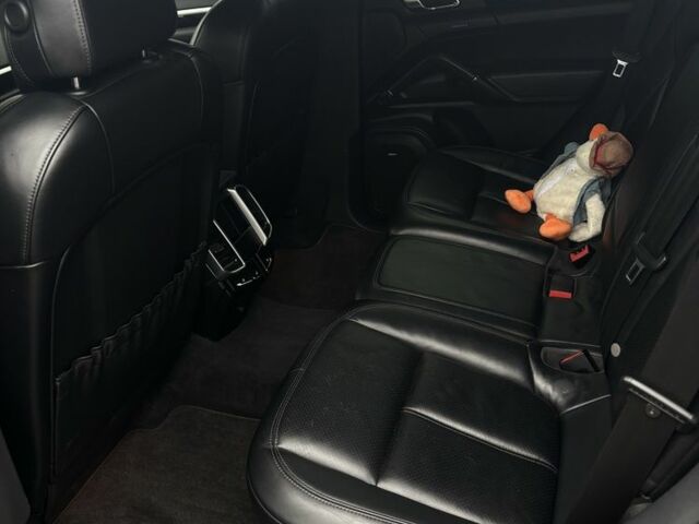 Чорний Порше Cayenne, об'ємом двигуна 3.6 л та пробігом 270 тис. км за 18500 $, фото 8 на Automoto.ua