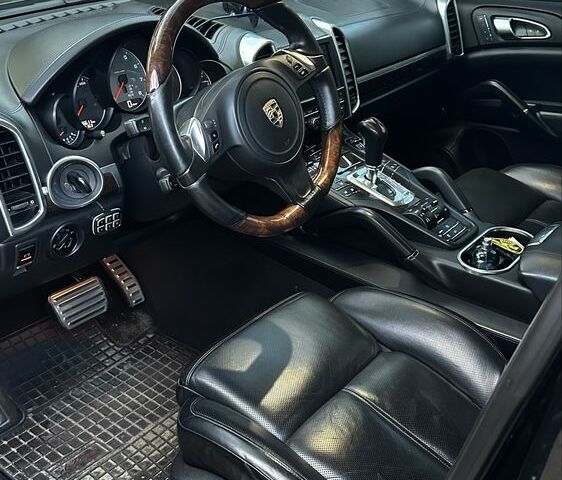 Порше Cayenne 2012 у Києві на Automoto.ua Чорний Порше Cayenne, об'ємом двигуна 4.8 л та пробігом 196 тис. км за 15000 $, фото 4 на Automoto.ua