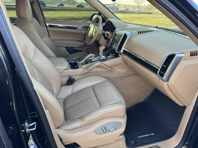 Чорний Порше Cayenne, об'ємом двигуна 3 л та пробігом 296 тис. км за 20000 $, фото 10 на Automoto.ua