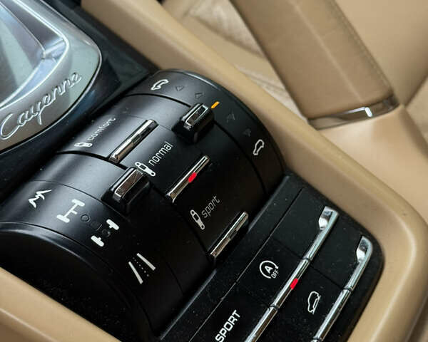 Чорний Порше Cayenne, об'ємом двигуна 3 л та пробігом 224 тис. км за 19350 $, фото 26 на Automoto.ua