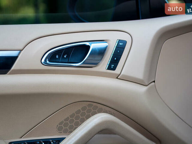 Черный Порше Каен, объемом двигателя 3.6 л и пробегом 168 тыс. км за 23300 $, фото 22 на Automoto.ua