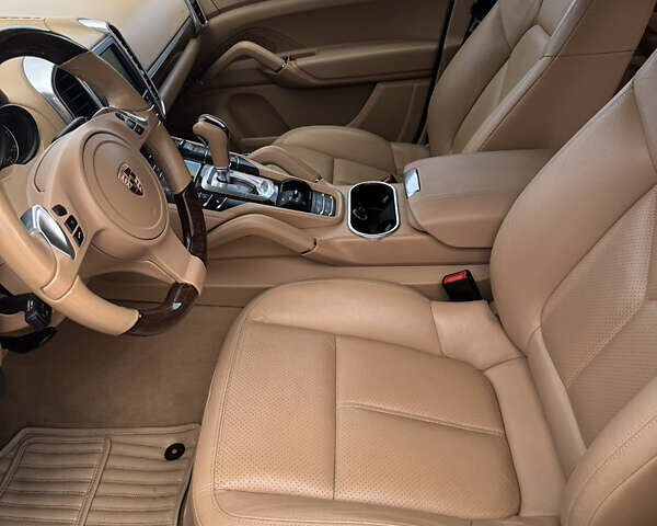 Черный Порше Каен, объемом двигателя 3.6 л и пробегом 170 тыс. км за 16500 $, фото 5 на Automoto.ua