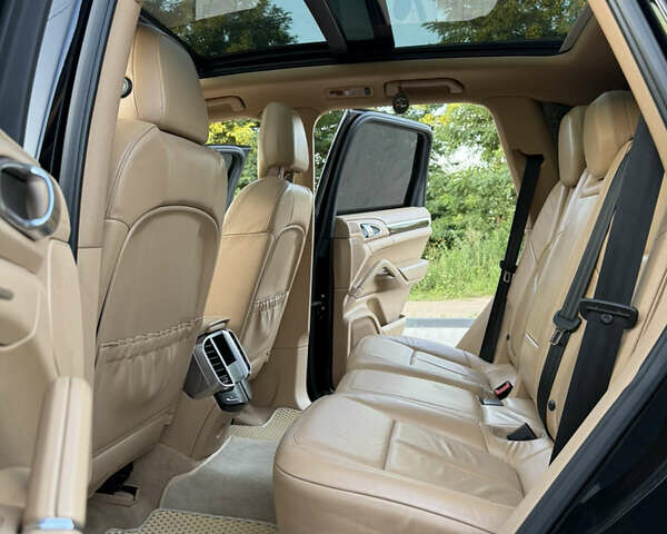 Черный Порше Каен, объемом двигателя 3 л и пробегом 222 тыс. км за 20499 $, фото 65 на Automoto.ua