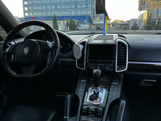 Черный Порше Каен, объемом двигателя 4.8 л и пробегом 196 тыс. км за 15000 $, фото 10 на Automoto.ua