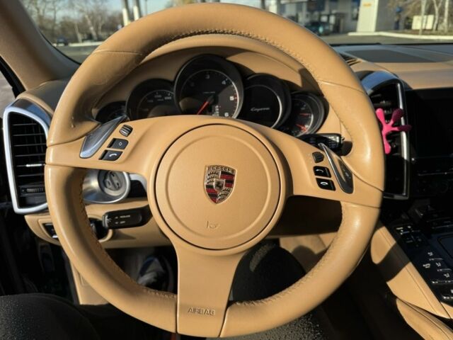 Чорний Порше Cayenne, об'ємом двигуна 3 л та пробігом 296 тис. км за 20000 $, фото 13 на Automoto.ua