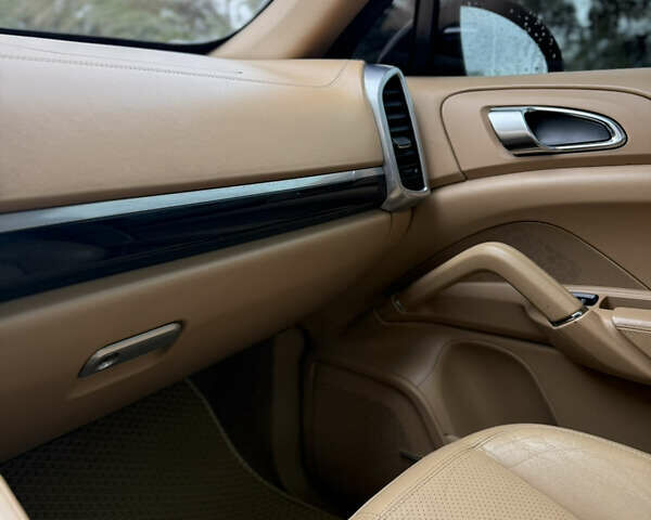 Чорний Порше Cayenne, об'ємом двигуна 3 л та пробігом 224 тис. км за 19350 $, фото 38 на Automoto.ua