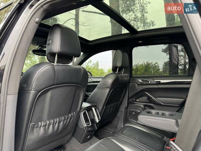 Черный Порше Каен, объемом двигателя 3 л и пробегом 199 тыс. км за 20500 $, фото 37 на Automoto.ua
