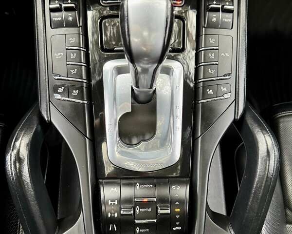 Чорний Порше Cayenne, об'ємом двигуна 3 л та пробігом 231 тис. км за 19800 $, фото 28 на Automoto.ua