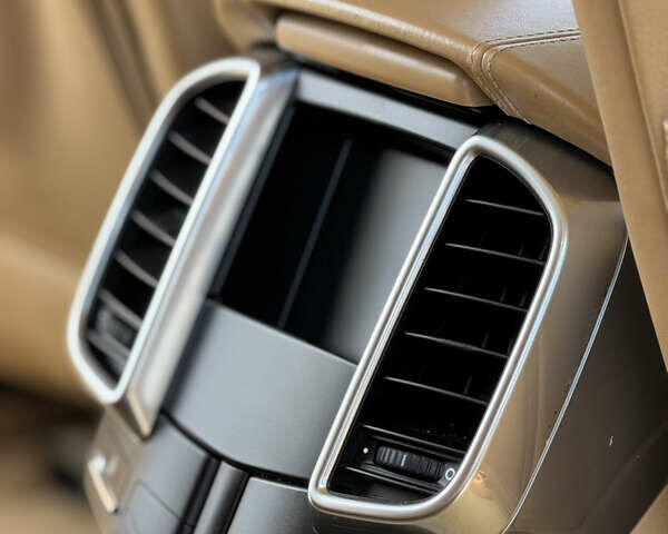 Чорний Порше Cayenne, об'ємом двигуна 3 л та пробігом 224 тис. км за 19350 $, фото 58 на Automoto.ua