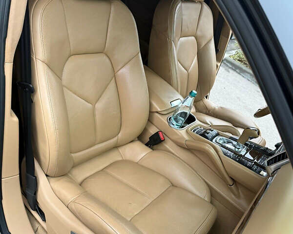 Черный Порше Каен, объемом двигателя 4.8 л и пробегом 175 тыс. км за 20500 $, фото 12 на Automoto.ua