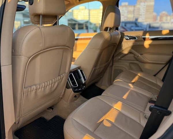 Черный Порше Каен, объемом двигателя 3 л и пробегом 217 тыс. км за 24999 $, фото 19 на Automoto.ua