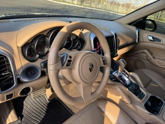 Чорний Порше Cayenne, об'ємом двигуна 3 л та пробігом 296 тис. км за 20000 $, фото 12 на Automoto.ua