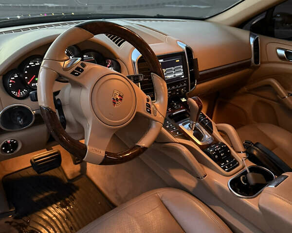 Черный Порше Каен, объемом двигателя 3.6 л и пробегом 270 тыс. км за 15000 $, фото 11 на Automoto.ua