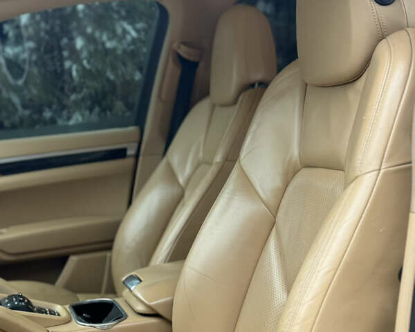 Чорний Порше Cayenne, об'ємом двигуна 3 л та пробігом 224 тис. км за 19350 $, фото 50 на Automoto.ua