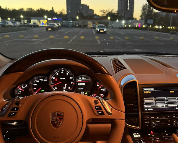 Черный Порше Каен, объемом двигателя 3.6 л и пробегом 270 тыс. км за 15000 $, фото 8 на Automoto.ua