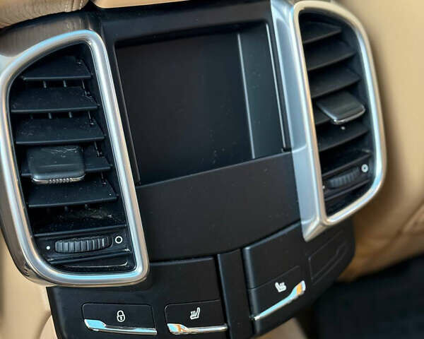 Черный Порше Каен, объемом двигателя 3 л и пробегом 217 тыс. км за 24999 $, фото 24 на Automoto.ua