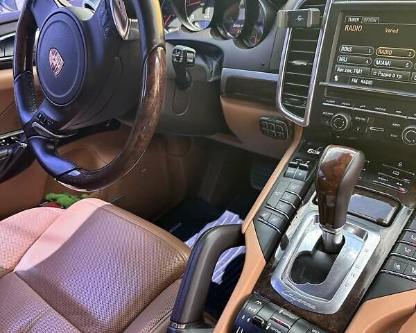 Черный Порше Каен, объемом двигателя 3 л и пробегом 113 тыс. км за 29500 $, фото 9 на Automoto.ua