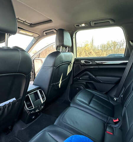 Черный Порше Каен, объемом двигателя 2.97 л и пробегом 140 тыс. км за 23500 $, фото 21 на Automoto.ua