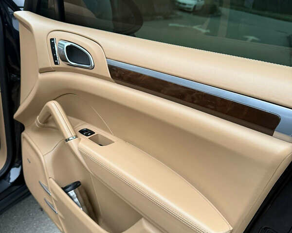 Чорний Порше Cayenne, об'ємом двигуна 4.8 л та пробігом 175 тис. км за 19500 $, фото 13 на Automoto.ua