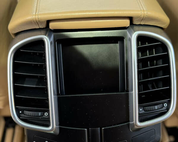 Чорний Порше Cayenne, об'ємом двигуна 3 л та пробігом 224 тис. км за 19350 $, фото 56 на Automoto.ua