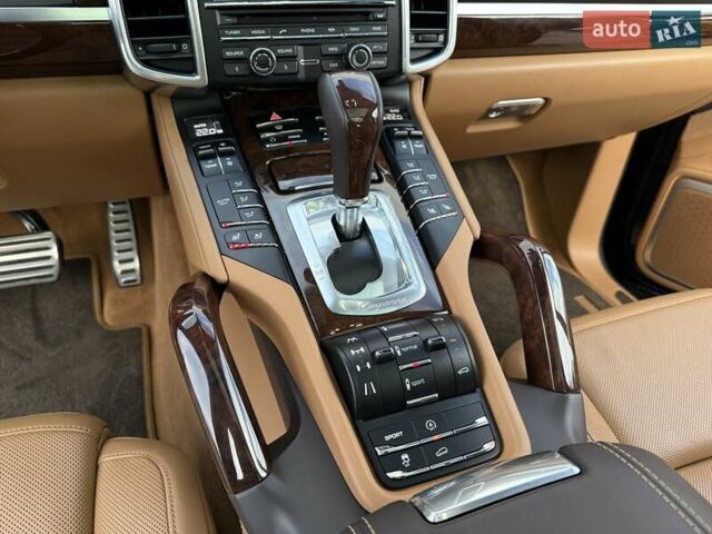 Черный Порше Каен, объемом двигателя 4.81 л и пробегом 43 тыс. км за 53000 $, фото 36 на Automoto.ua