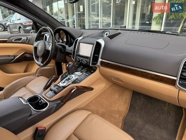 Черный Порше Каен, объемом двигателя 4.81 л и пробегом 43 тыс. км за 53000 $, фото 29 на Automoto.ua