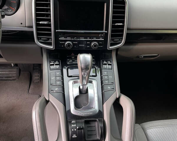 Чорний Порше Cayenne, об'ємом двигуна 3.6 л та пробігом 147 тис. км за 18000 $, фото 14 на Automoto.ua