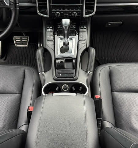 Черный Порше Каен, объемом двигателя 2.97 л и пробегом 215 тыс. км за 22900 $, фото 20 на Automoto.ua