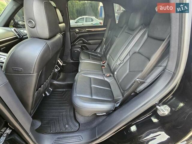 Чорний Порше Cayenne, об'ємом двигуна 3 л та пробігом 244 тис. км за 23950 $, фото 78 на Automoto.ua