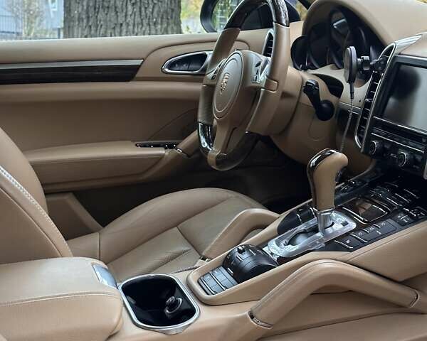 Порше Каен 2013 в Киеве на Automoto.ua Черный Порше Каен, объемом двигателя 3 л и пробегом 219 тыс. км за 25500 $, фото 3 на Automoto.ua