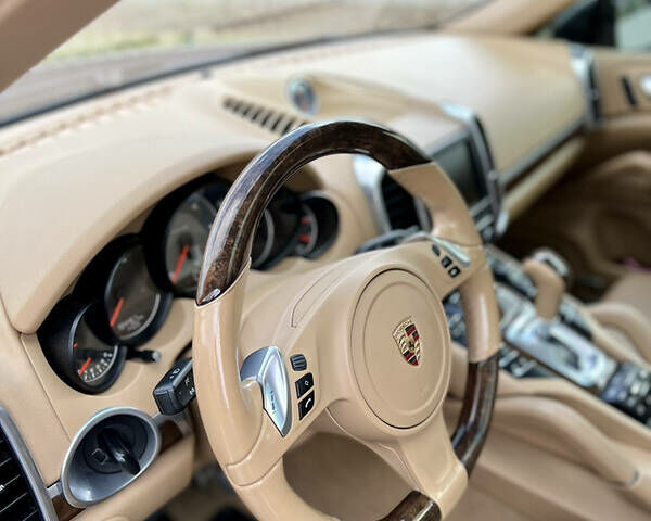 Чорний Порше Cayenne, об'ємом двигуна 4.2 л та пробігом 210 тис. км за 28000 $, фото 9 на Automoto.ua