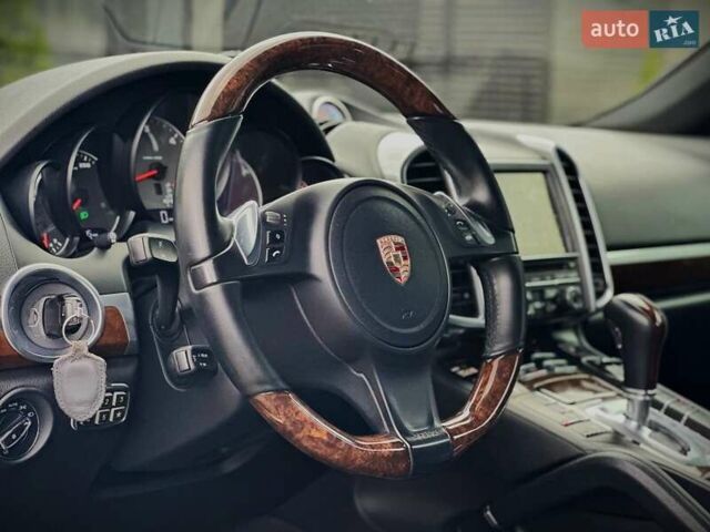 Порше Каен 2013 в Киеве на Automoto.ua Черный Порше Каен, объемом двигателя 4.13 л и пробегом 273 тыс. км за 23999 $, фото 35 на Automoto.ua