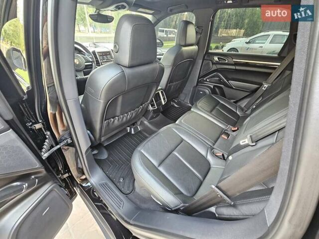 Черный Порше Каен, объемом двигателя 3 л и пробегом 258 тыс. км за 22850 $, фото 77 на Automoto.ua