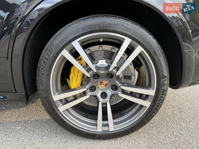 Черный Порше Каен, объемом двигателя 4.81 л и пробегом 43 тыс. км за 53000 $, фото 9 на Automoto.ua