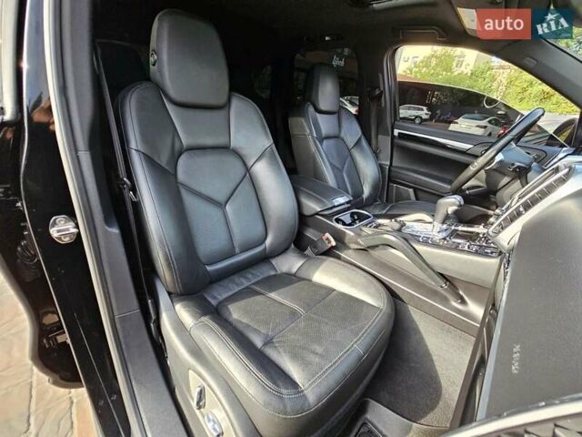 Черный Порше Каен, объемом двигателя 3 л и пробегом 258 тыс. км за 22850 $, фото 98 на Automoto.ua