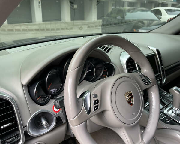 Чорний Порше Cayenne, об'ємом двигуна 3.6 л та пробігом 147 тис. км за 18000 $, фото 10 на Automoto.ua