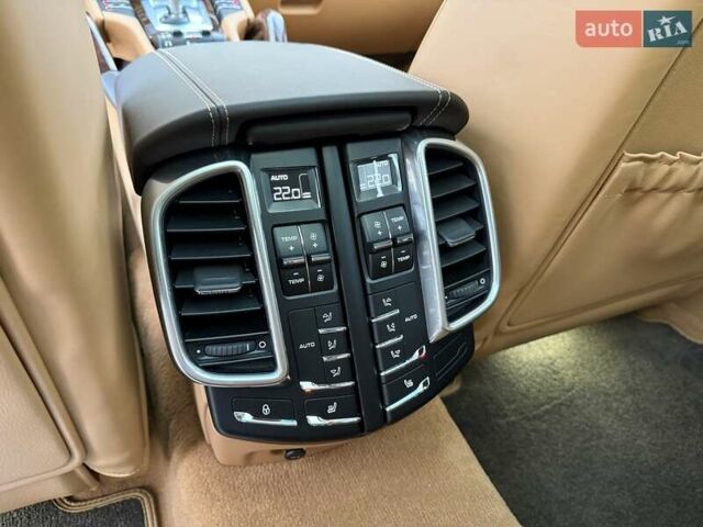 Черный Порше Каен, объемом двигателя 4.81 л и пробегом 43 тыс. км за 53000 $, фото 45 на Automoto.ua