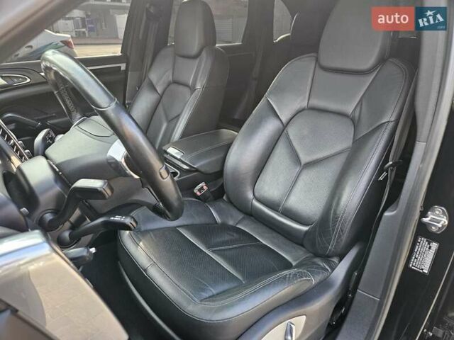 Черный Порше Каен, объемом двигателя 3 л и пробегом 258 тыс. км за 22850 $, фото 106 на Automoto.ua