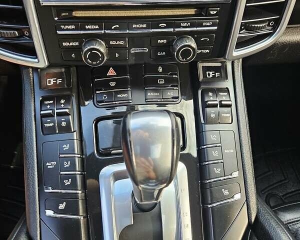 Порше Каен 2013 в Полтаве на Automoto.ua Черный Порше Каен, объемом двигателя 2.97 л и пробегом 258 тыс. км за 20950 $, фото 118 на Automoto.ua