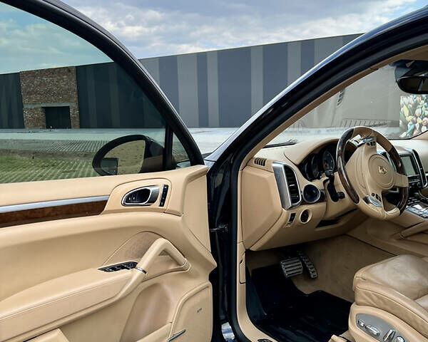 Чорний Порше Cayenne, об'ємом двигуна 4.2 л та пробігом 210 тис. км за 28000 $, фото 5 на Automoto.ua