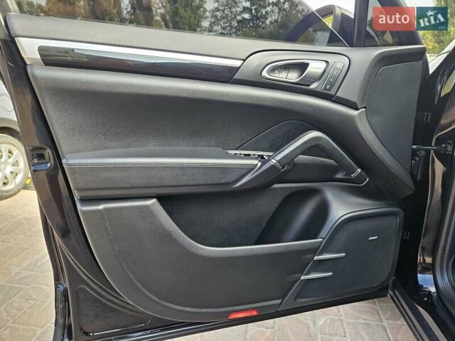 Порше Каен 2013 в Полтаве на Automoto.ua Черный Порше Каен, объемом двигателя 2.97 л и пробегом 258 тыс. км за 20950 $, фото 100 на Automoto.ua