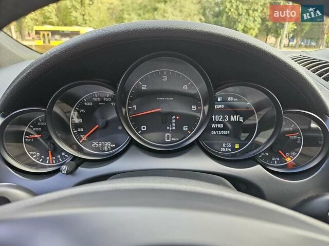 Порше Каен 2013 в Полтаве на Automoto.ua Черный Порше Каен, объемом двигателя 2.97 л и пробегом 258 тыс. км за 20950 $, фото 113 на Automoto.ua