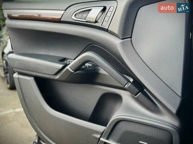 Чорний Порше Cayenne, об'ємом двигуна 4.13 л та пробігом 273 тис. км за 23999 $, фото 23 на Automoto.ua